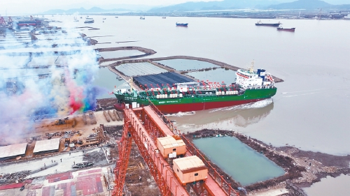 首艘具备全国海域作业能力的甲醇加注船建造完成（附图片）